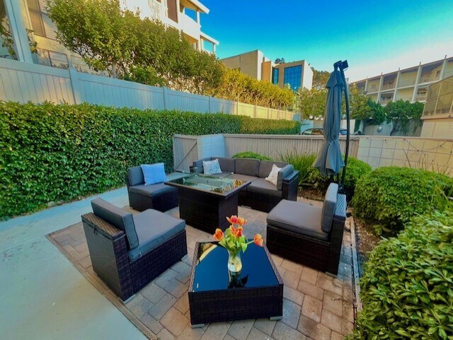 Patio photo #2 - 1327 La Palma St