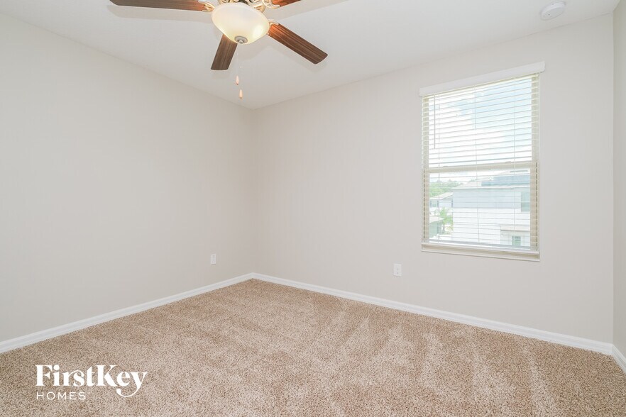 Building Photo - 7410 Pearly Everlasting Ave