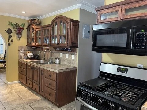 Building Photo - 815 W 6th St