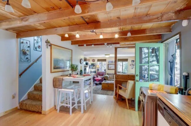 Building Photo - Lovely Home: 2BR+Bonus at Cul-De-Sac in Gr...