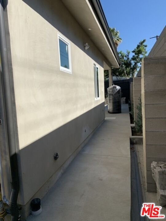 Building Photo - 9252 Balcom Ave