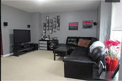 Building Photo - 1016 Middlesex St