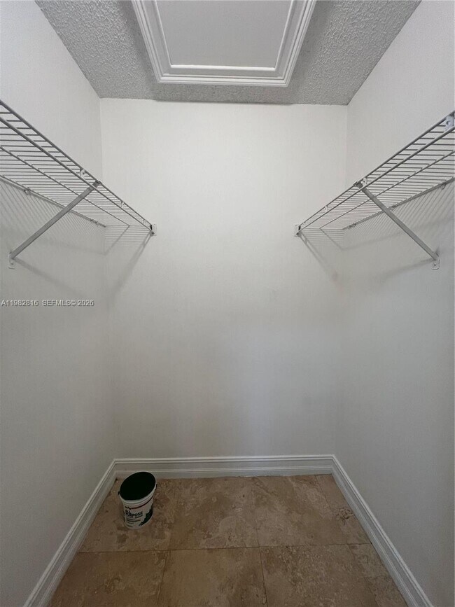 Building Photo - 9777 Westview Dr