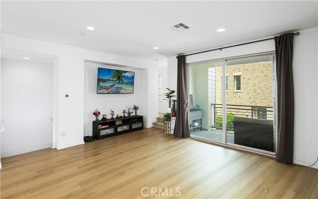 Building Photo - 166 Novel