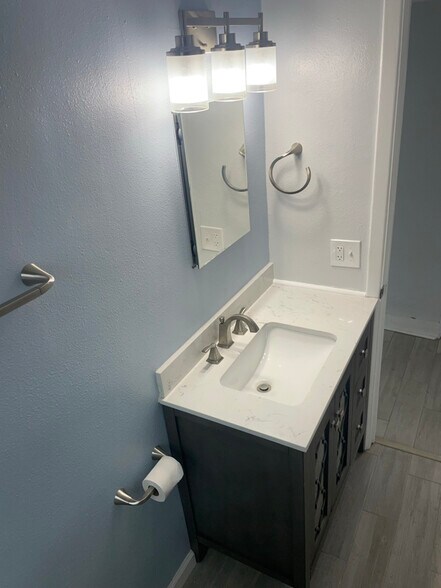 Building Photo - 917 56th Ave N