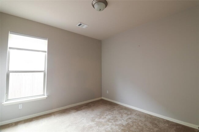 Building Photo - 528 Loma Cedro Bend