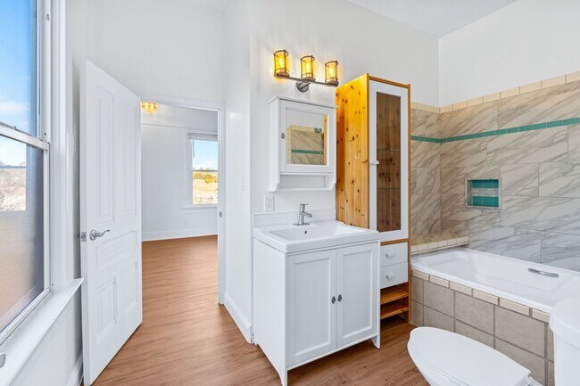 Building Photo - Downtown Napa 2 bdrm 1.5 Bath Home Availab...