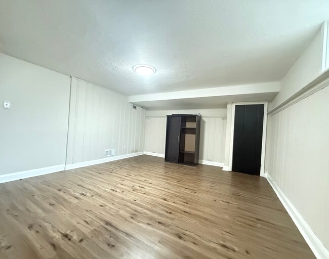 Building Photo - Four-Bedroom House in Parkville