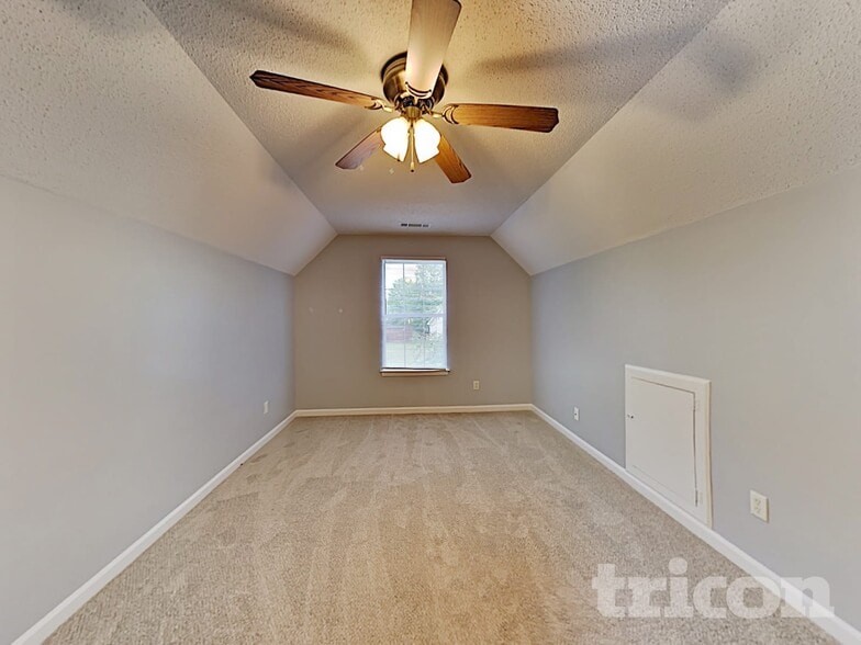 Building Photo - 161 Kentwood Springs Dr