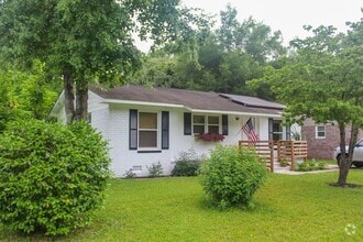 Building Photo - Renovated 3-Bedroom Single-Story Home with...