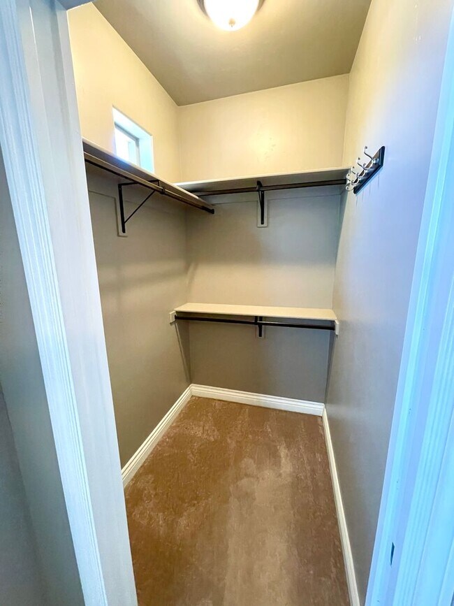 Building Photo - Beautiful 3 Bedroom Home in Central Kingman!