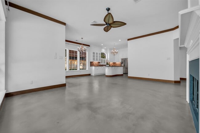 Building Photo - 106 N Floral Leaf Cir