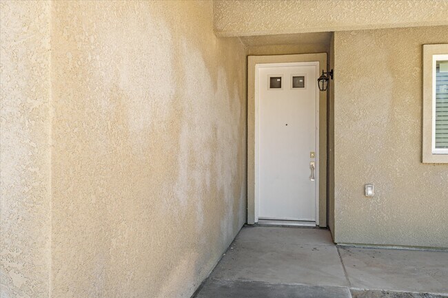 Building Photo - 40484 Bollinger Pl
