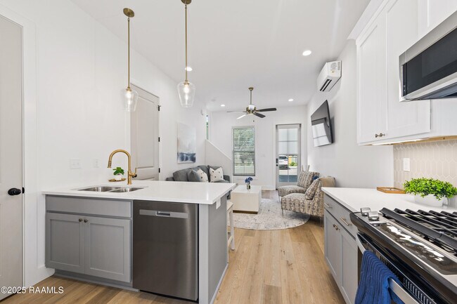 Building Photo - 204 Steiner Oaks