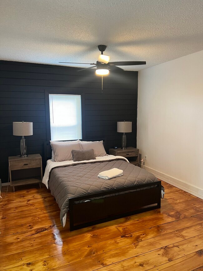 Building Photo - 24 Thurman St