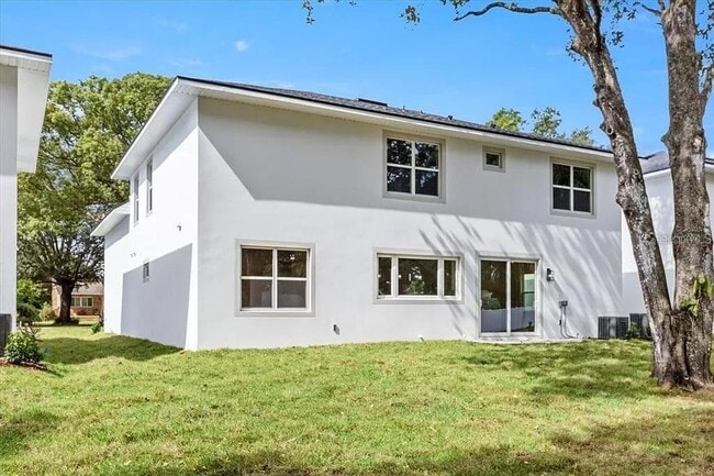 Building Photo - 2717 Alamo Dr