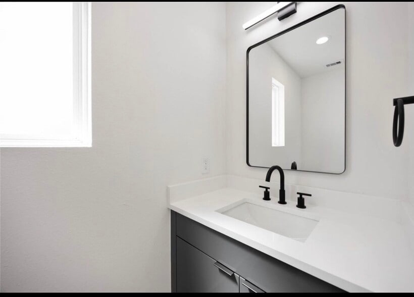 Building Photo - 3403 Yellowstone Blvd