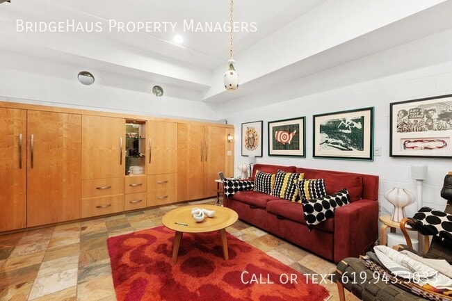 Building Photo - 3033 India St