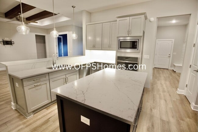 Building Photo - 4bed Home within Walking Distance to Sound