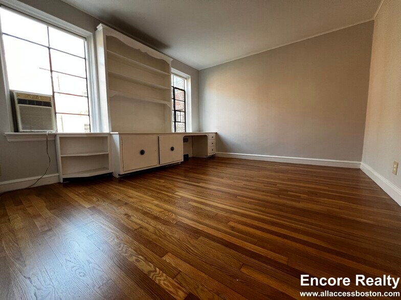 Building Photo - 105 Longwood Ave