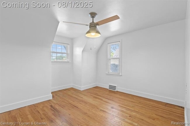 Building Photo - 916 N Melborn St