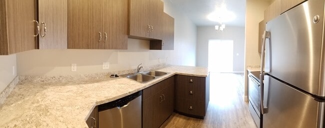 Building Photo - **Move-In Discount**3 bed -2.5 bath - Newer townhome in the heart of Cedar City!
