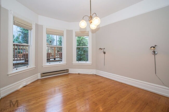 Building Photo - Eureka Valley Victorian Flat - Spacious and Pristine 1 Bed, 1 Bath