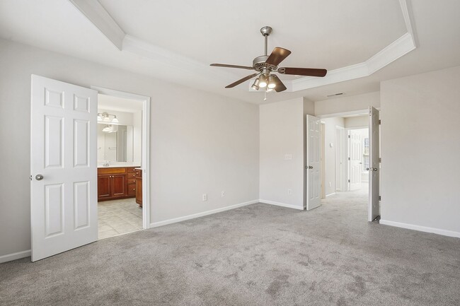 Building Photo - STUNNING TOWNHOME-AVAILABLE FOR IMMEDIATE ...