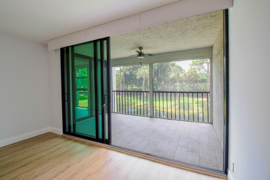 Building Photo - 6562 Boca del Mar Dr