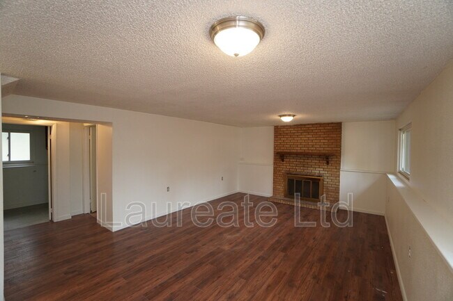 Building Photo - 11536 E Center Dr