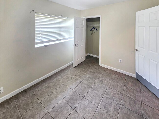 Building Photo - 5117 Lake Howell Rd
