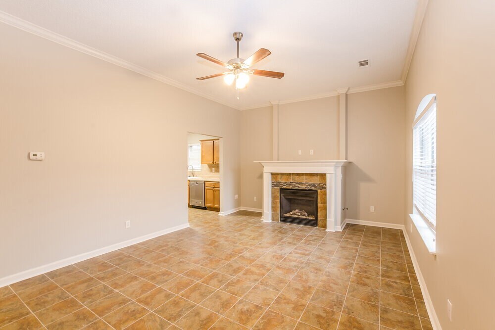 Building Photo - 10222 Evening Hill Dr
