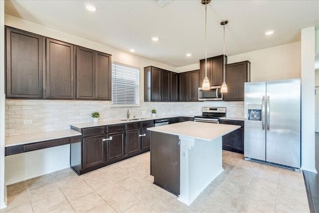 Building Photo - 815 Sandhill Branch Dr