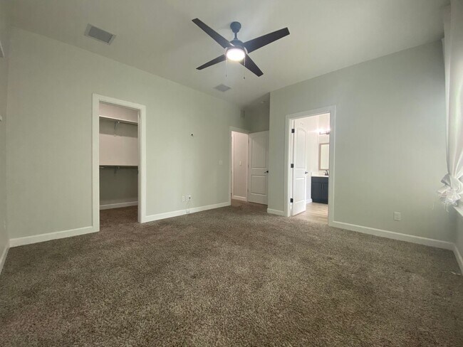 Building Photo - East El Paso 4 bed 2 bath Refrig A/C with gorgeous landscaping!