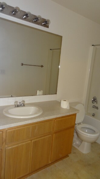 Building Photo - 4118 NE 165th Ave