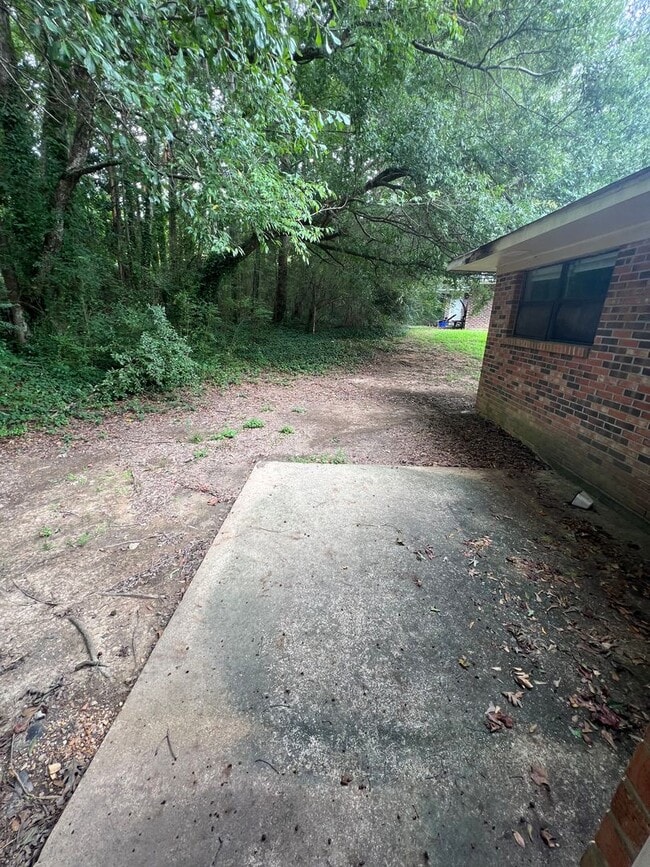 Building Photo - 2bed/1bath off Hampton for August!!!