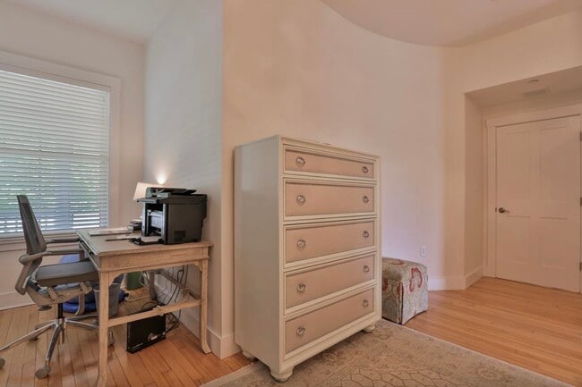 Building Photo - 26 N Main St