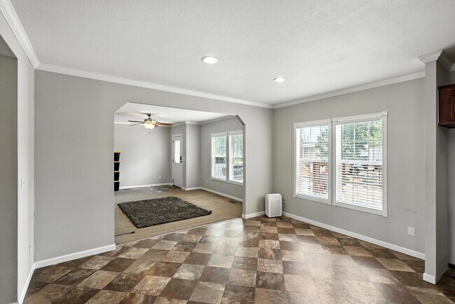 Building Photo - 13 Carlitos Ln