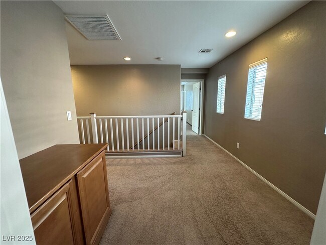 Building Photo - 10419 Lilac Square Ave