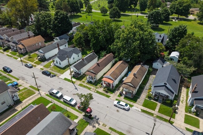 Building Photo - 2741 Dakota Ave