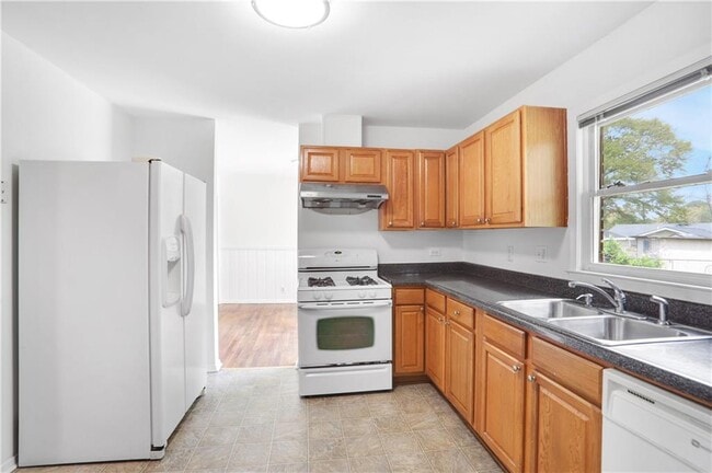 Building Photo - 3075 Stratford Arms Dr
