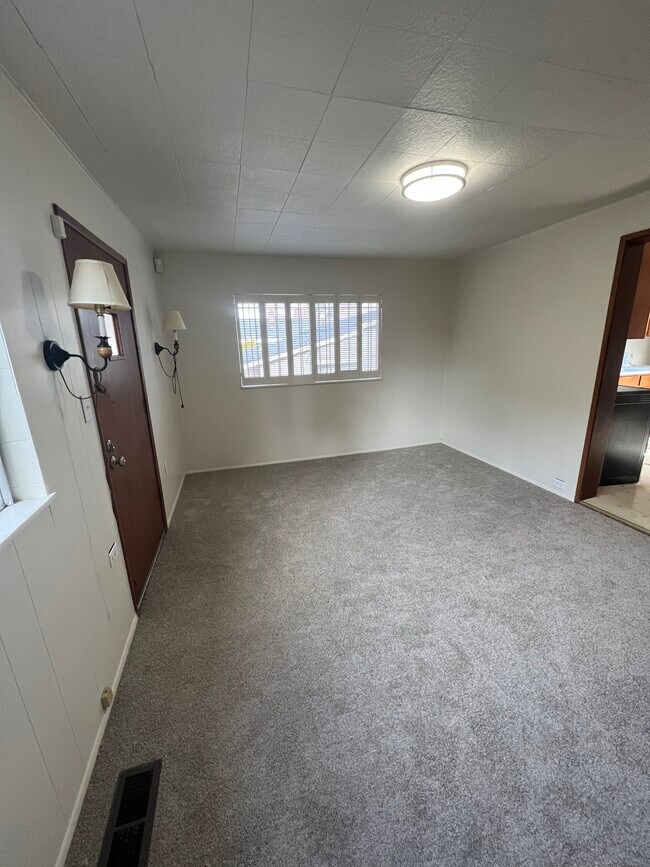 Building Photo - 3832 S Cushman Ave