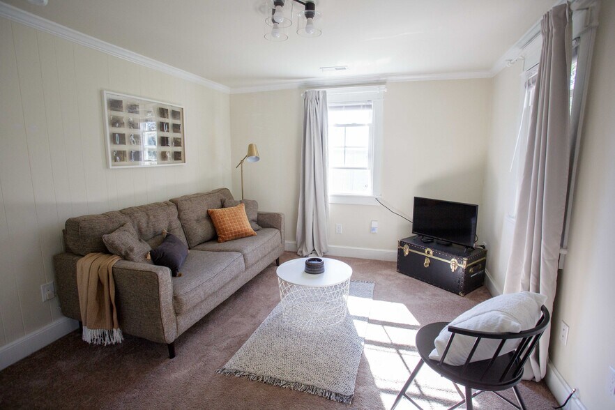 Building Photo - 1602 Monticello Rd