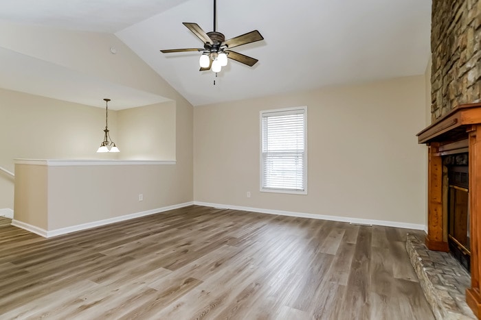 Building Photo - 706 Autumn Dr