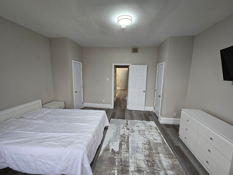 Building Photo - 4915 N 13th St