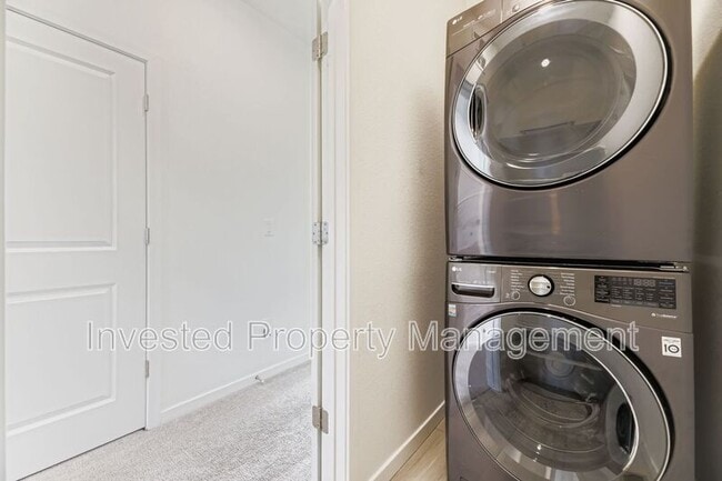 Building Photo - 7488 W Pacific Ln