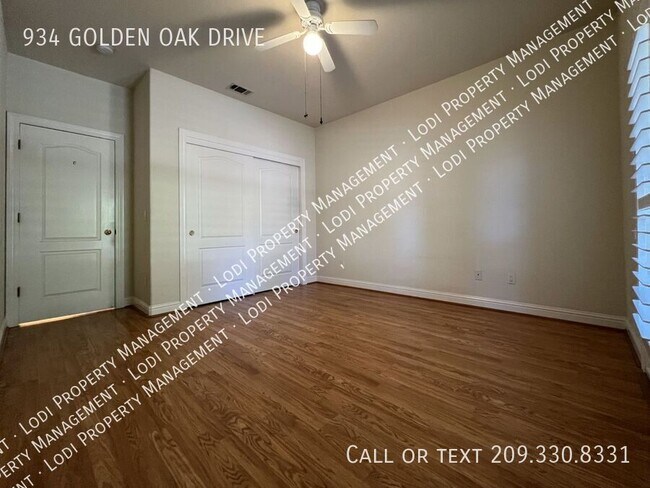 Building Photo - 934 Golden Oak Dr