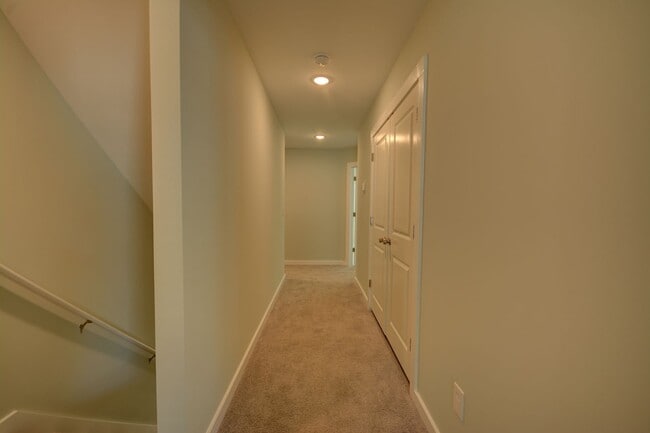 Building Photo - Beachside Village Townhomes: 3 bedroom 3.5...