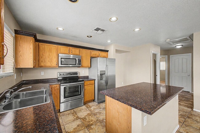 Building Photo - 33856 N Cherry Creek Rd