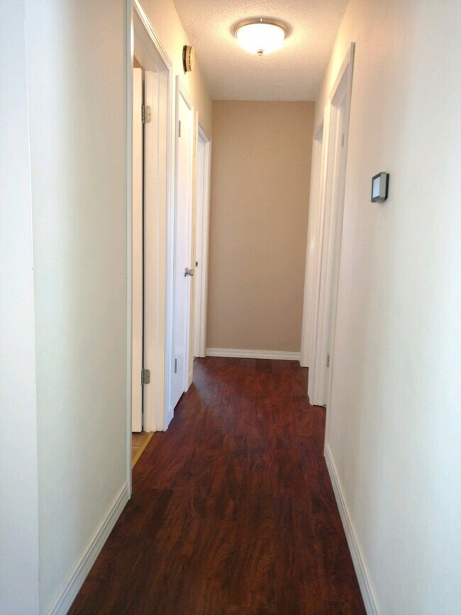 Building Photo - Charming 4 Bed / 1 Bath Ranch – Now Available!